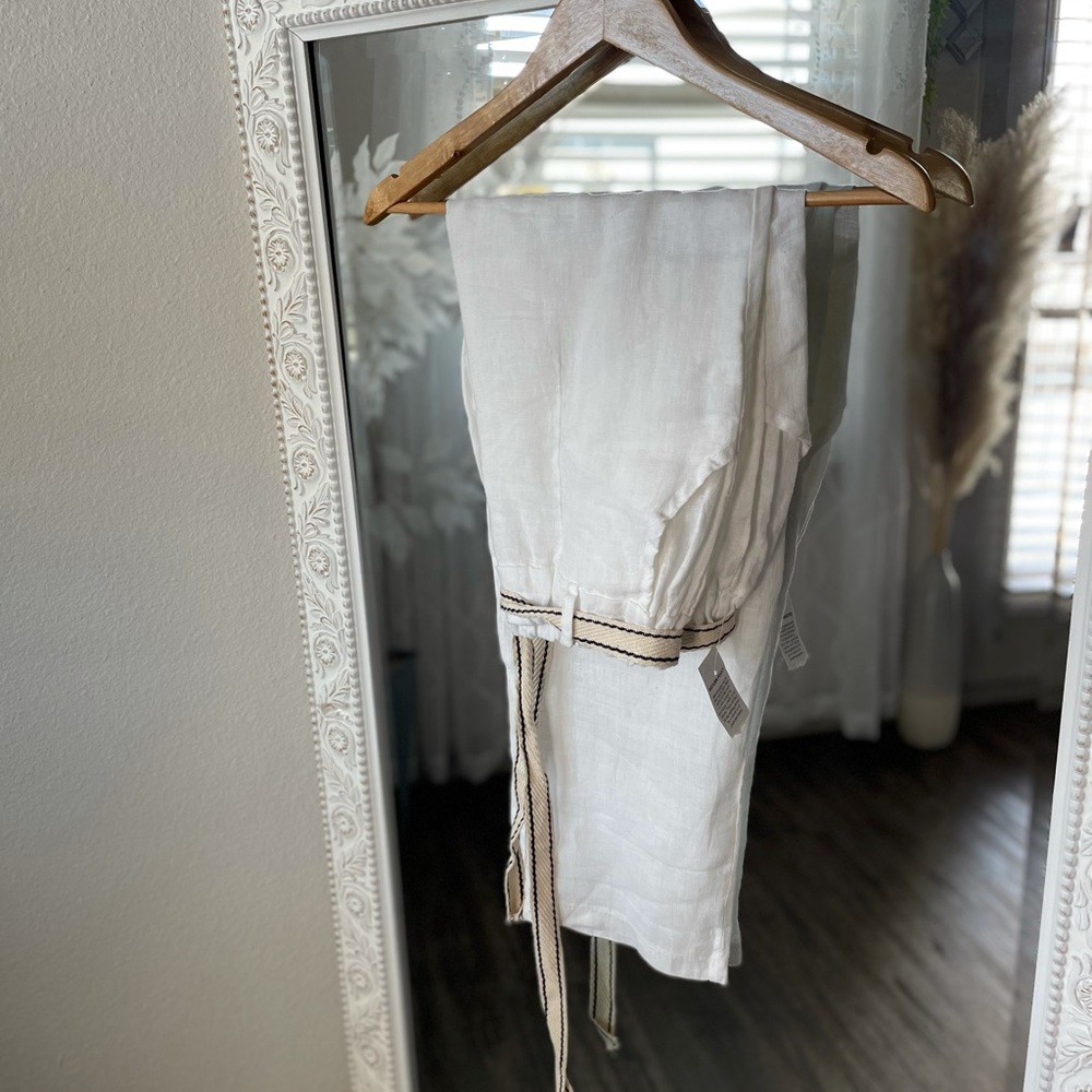 White Linen Pocketed Belted Pants Size Small.
